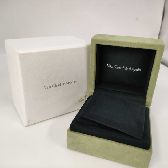 AUTHENTIC Van Cleef & Arpels Sweet Alhambra 18K Mother-of-Pearl Pendant Necklace - Picture 8 of 8